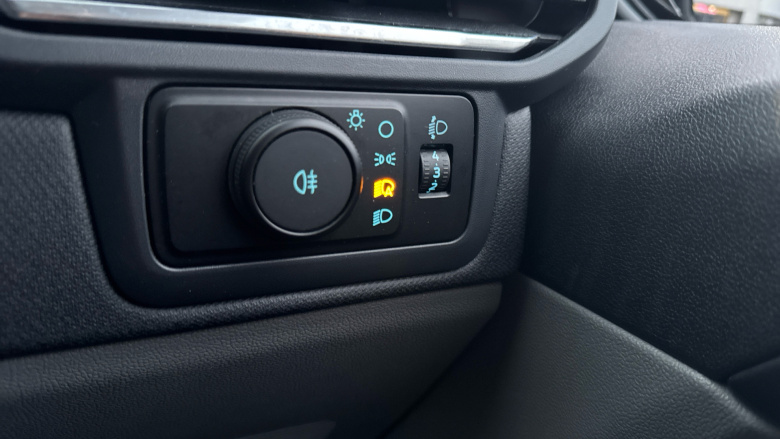 Ford Tourneo Custom 320 L2 Diesel Fwd 2.0 EcoBlue 136ps H1 Zetec 8 seater Auto